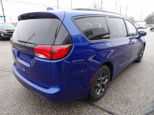 2018 Chrysler Pacifica Touring-L