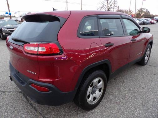 2016 Jeep Cherokee Sport