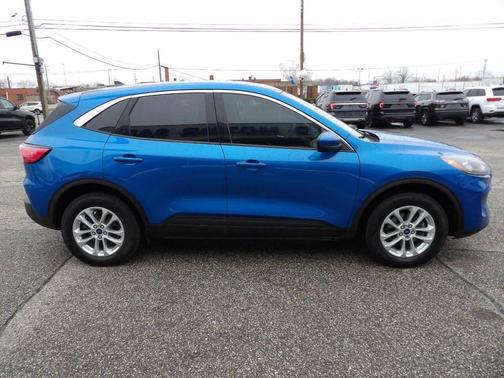 Velocity Blue Metallic 2020 Ford Escape SE