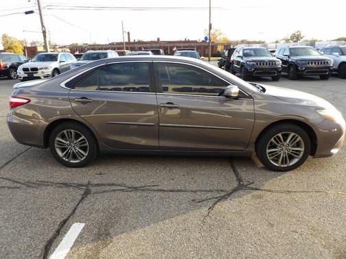 2017 Toyota Camry SE