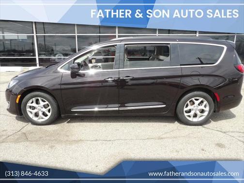 2017 Chrysler Pacifica Touring-L