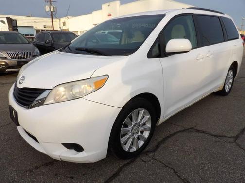 2012 Toyota Sienna LE