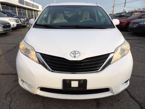 2012 Toyota Sienna LE