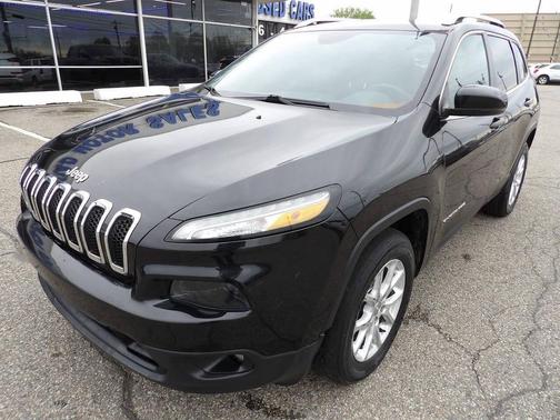 Brilliant Black Crystal Pearlcoat 2016 Jeep Cherokee Latitude