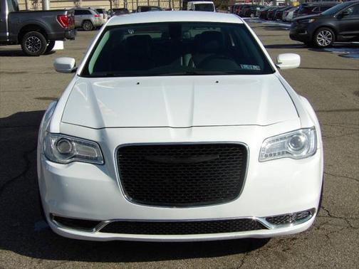 2017 Chrysler 300 Limited