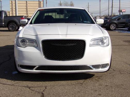 2017 Chrysler 300 Limited