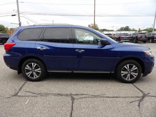 2017 Nissan Pathfinder S