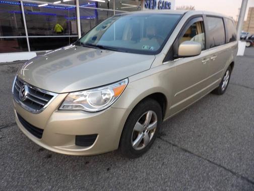 2010 Volkswagen Routan SE