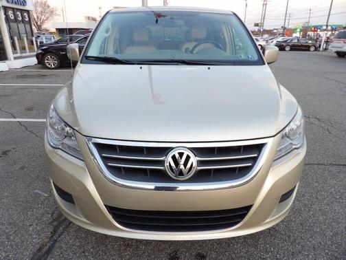2010 Volkswagen Routan SE