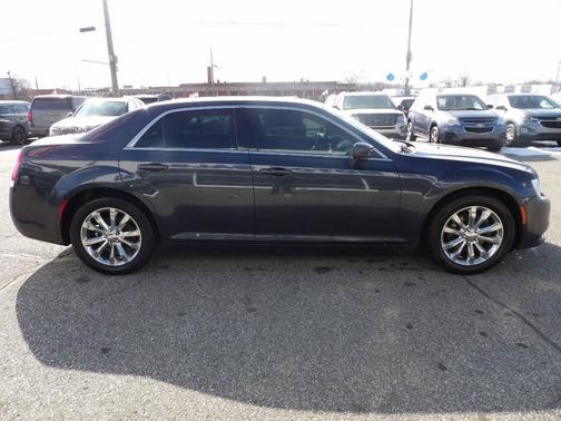 2017 Chrysler 300 Limited