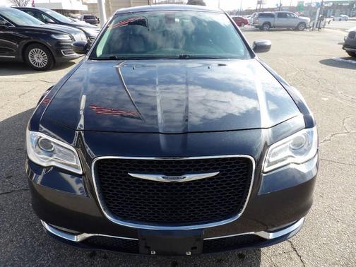 2017 Chrysler 300 Limited