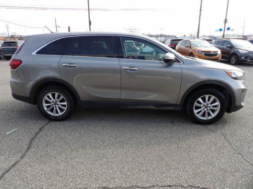 Titanium Silver 2019 Kia Sorento LX