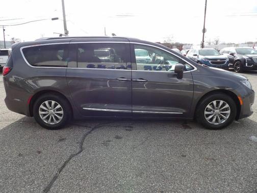 2018 Chrysler Pacifica Touring-L