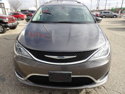 2018 Chrysler Pacifica Touring-L