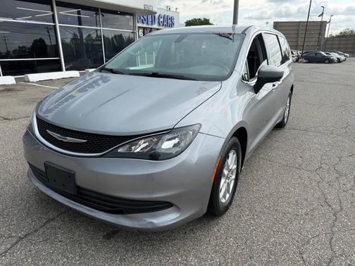 Billet Silver Metallic Clearcoat 2018 Chrysler Pacifica LX