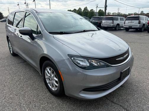 Billet Silver Metallic Clearcoat 2018 Chrysler Pacifica LX