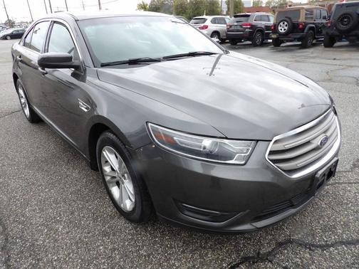 2018 Ford Taurus SEL