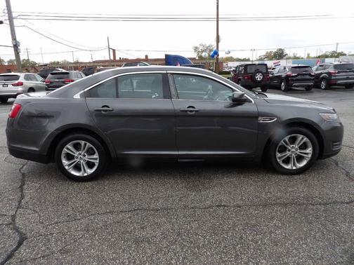 2018 Ford Taurus SEL