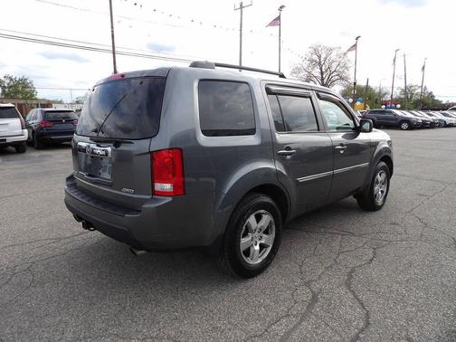 Polished Metal Metallic 2011 Honda Pilot EX
