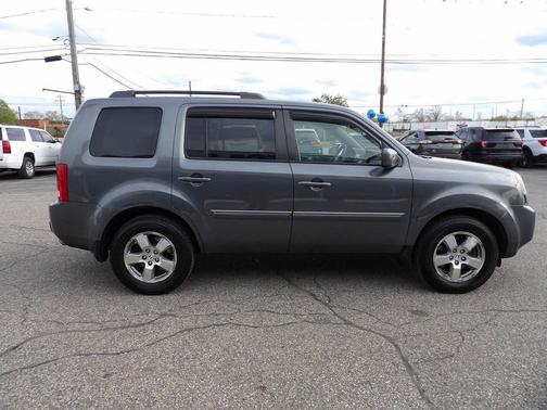 Polished Metal Metallic 2011 Honda Pilot EX