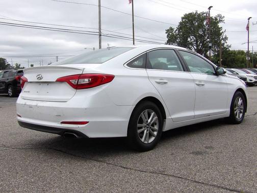 2017 Hyundai SONATA SE