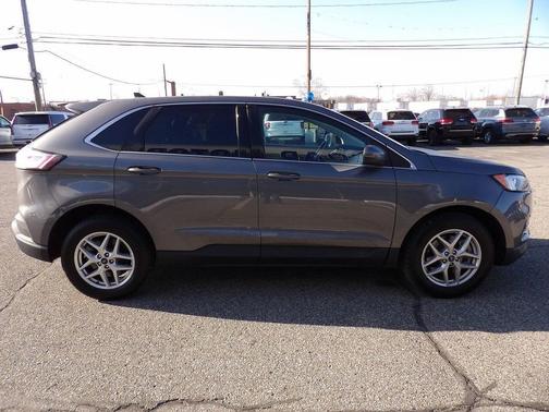 Carbonized Gray 2022 Ford Edge SEL