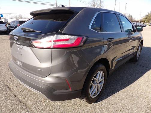 Carbonized Gray 2022 Ford Edge SEL
