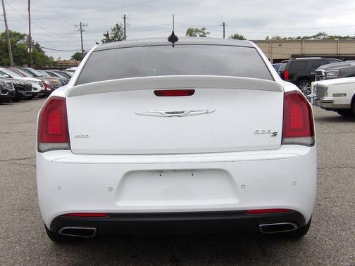 2017 Chrysler 300 S