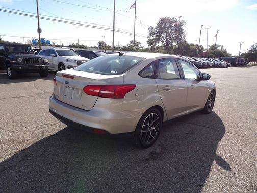 White Gold 2018 Ford Focus SEL