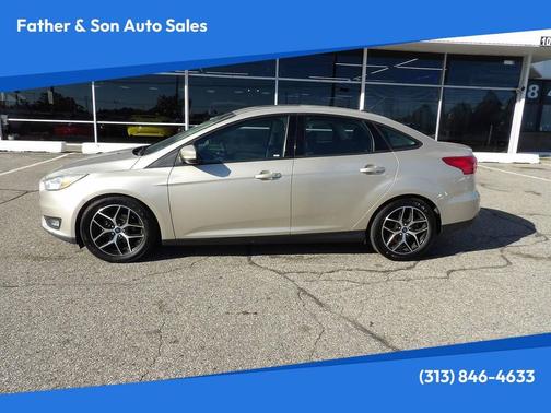 White Gold 2018 Ford Focus SEL
