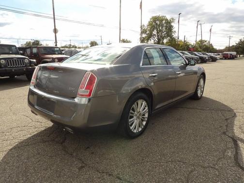 2011 Chrysler 300C Base
