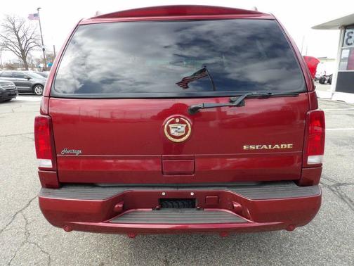2003 Cadillac Escalade Base