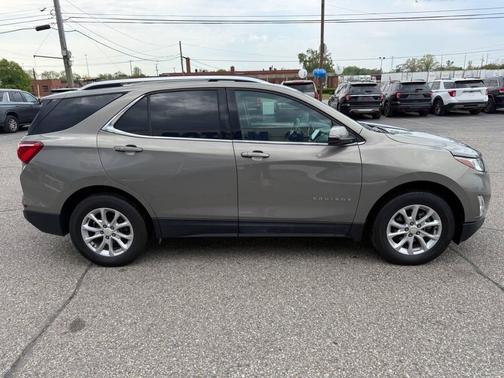 Sandy Ridge Metallic 2018 Chevrolet Equinox LT