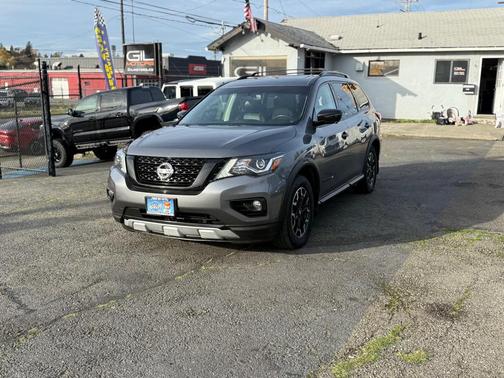 2019 Nissan Pathfinder SL
