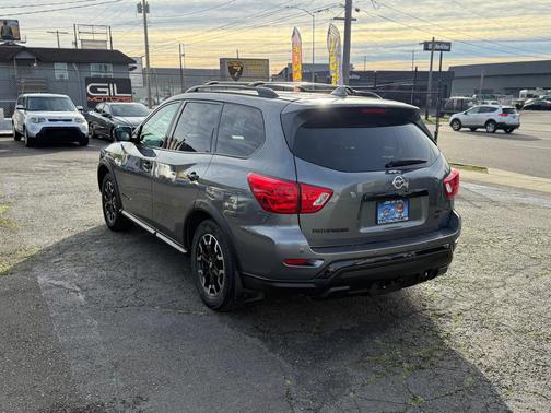 2019 Nissan Pathfinder SL