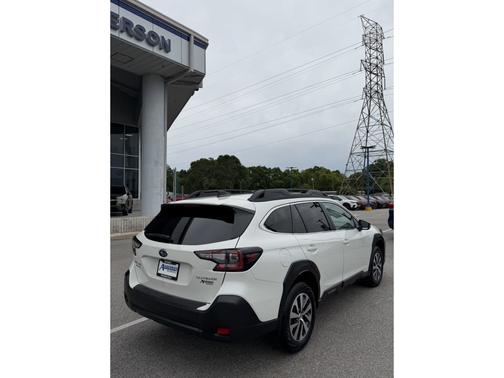 Crystal White Pearl 2025 Subaru Outback Premium