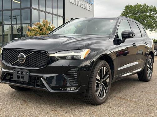 Onyx Black Metallic 2026 Volvo XC60 B5 Plus