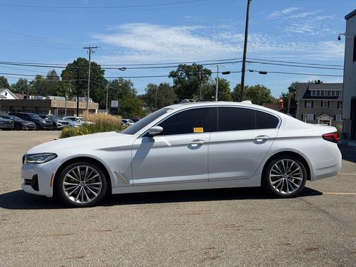 Mineral White Metallic 2021 BMW 530 xDrive