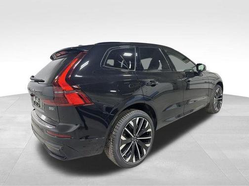 Onyx Black Metallic 2026 Volvo XC60 B5 Ultra
