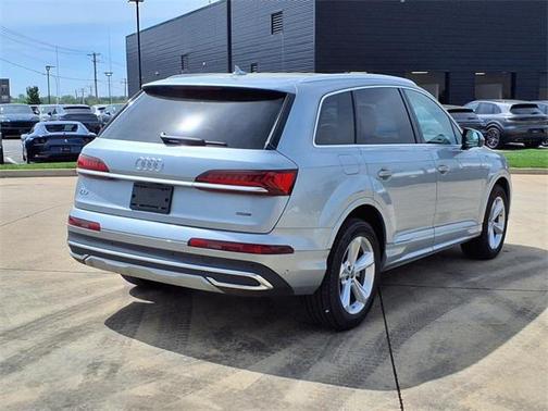 2024 Audi Q7 45 Premium Plus