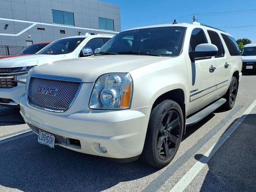 White Diamond Tricoat 2013 GMC Yukon XL Denali