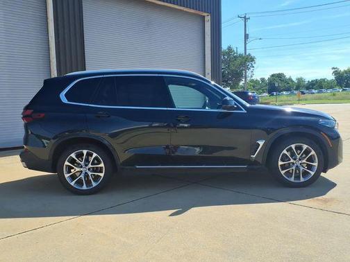 Black Sapphire Metallic 2024 BMW X5 xDrive40i
