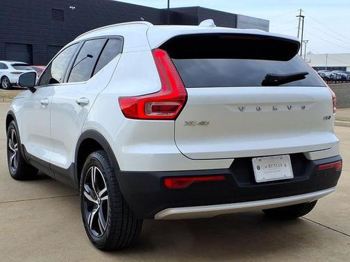 2023 Volvo XC40 B5 Plus Bright Theme