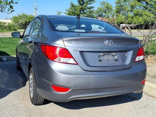 Triathlon Gray Metallic 2017 Hyundai Accent SE