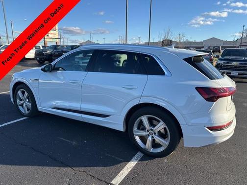 2019 Audi e-tron Premium Plus