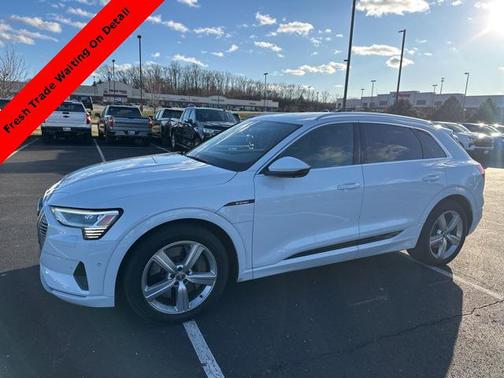 2019 Audi e-tron Premium Plus