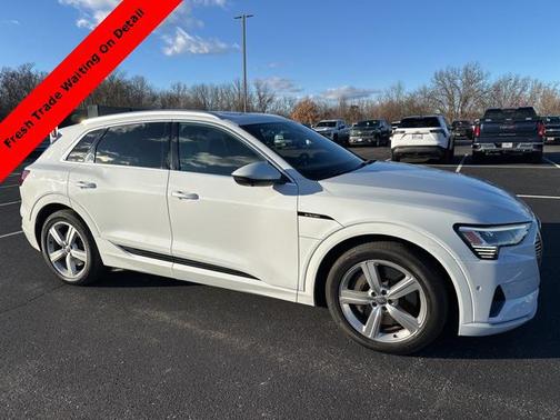 2019 Audi e-tron Premium Plus
