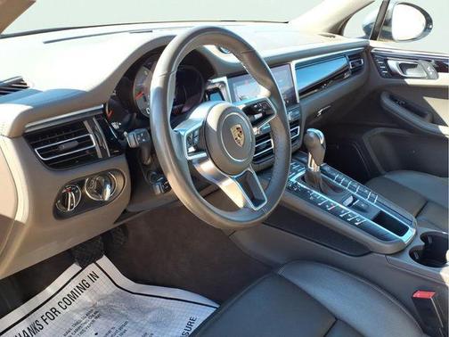 2021 Porsche Macan Macan