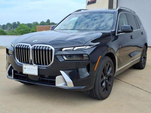 Black Sapphire Metallic 2023 BMW X7 xDrive40i