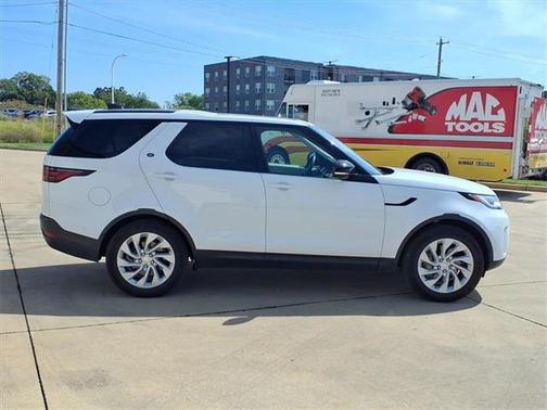 2024 Land Rover Discovery P300 S